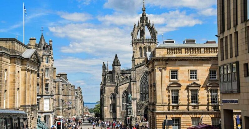 Edinburgh: Self-Guided Audio Tour - Key Points
