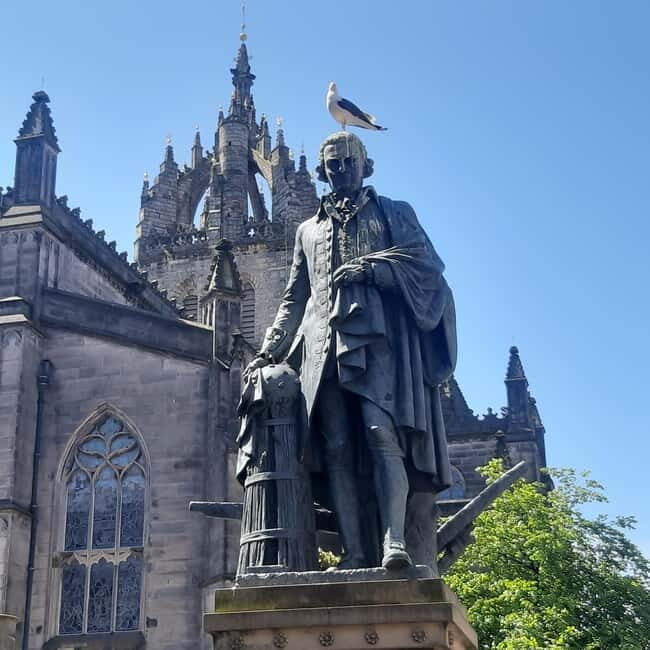 Edinburgh: Tales of the Royal Mile Walking Tour - Key Points