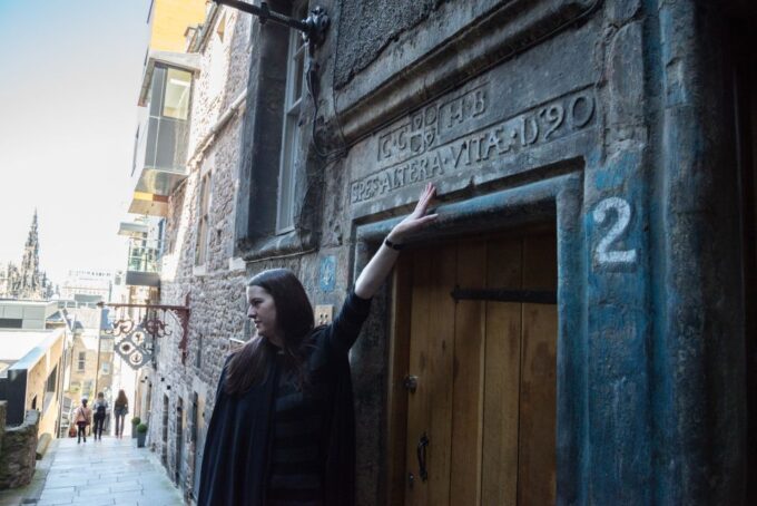 Edinburgh: Underground Vaults Evening Ghost Tour With Whisky - Tips for a Great Experience