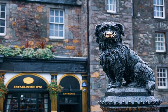 Edinburgh Walk: a Romantic Stroll Through History and Beauty - Ask Away