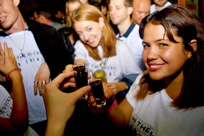 Edinburgh's Best Bar Crawl: Free Shots, Discounts, Photos - Key Points