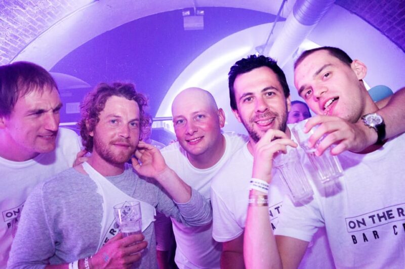Edinburgh's Best Bar Crawl: Free Shots, Discounts, Photos - The Experience in Detail