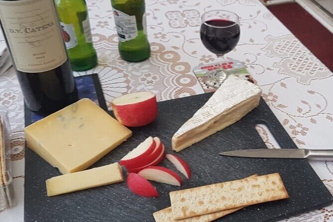 Edinburgh's Christmas Lights and festive Black Taxi Tour - What You Can Expect from the Tour