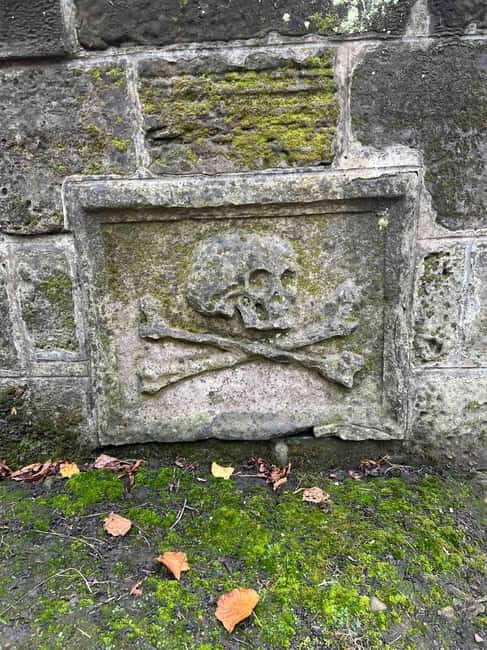 Edinburgh's Dark and Hidden History Walking Tour - Key Points
