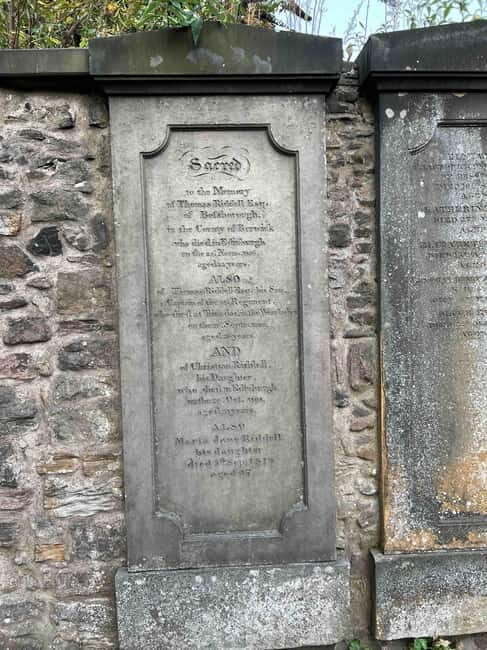 Edinburgh's Dark and Hidden History Walking Tour - What the Reviews Say