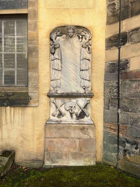 Edinburgh's Dark and Hidden History Walking Tour - Key Points