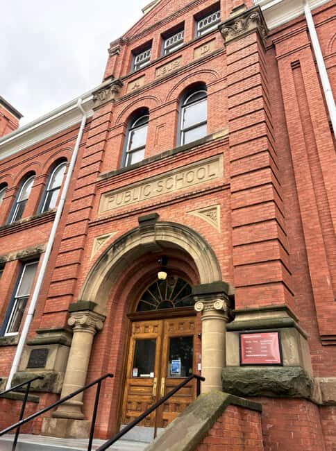 Edmonton: 3-Hour City Highlights Walking Tour With Guide - Key Points