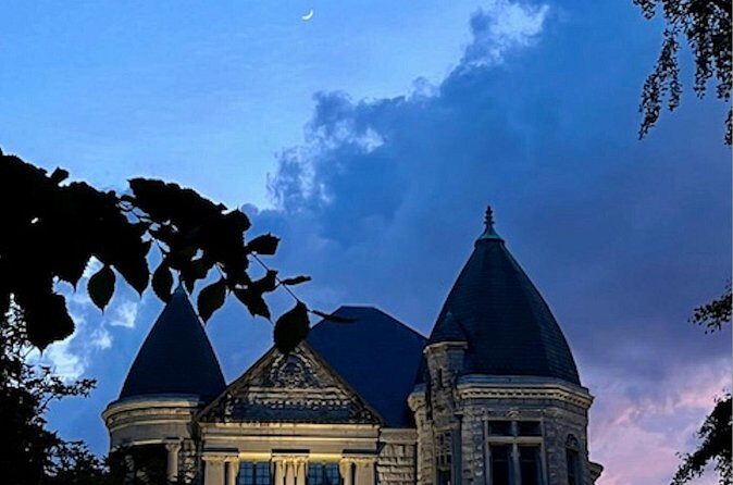 Eerie Old Louisville Photo Tour with Welcome Cocktail - FAQ