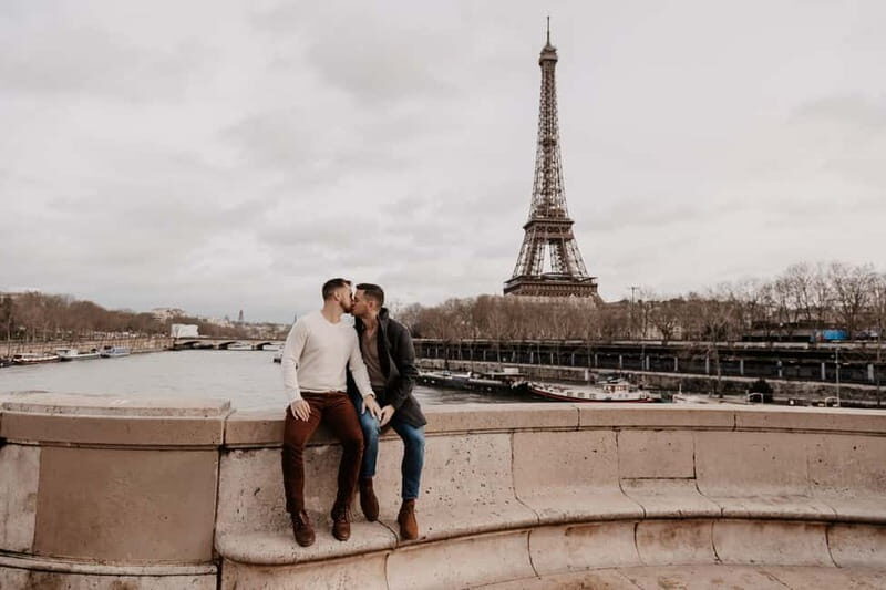 Eiffel Tower Proposal lgbtqia+ / 1h Photographer - Additional Options and Customizations