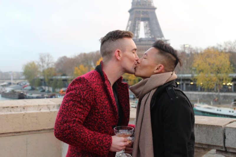 Eiffel Tower Proposal Lgbtqia+ / 1h Photographer - Meeting Point Information