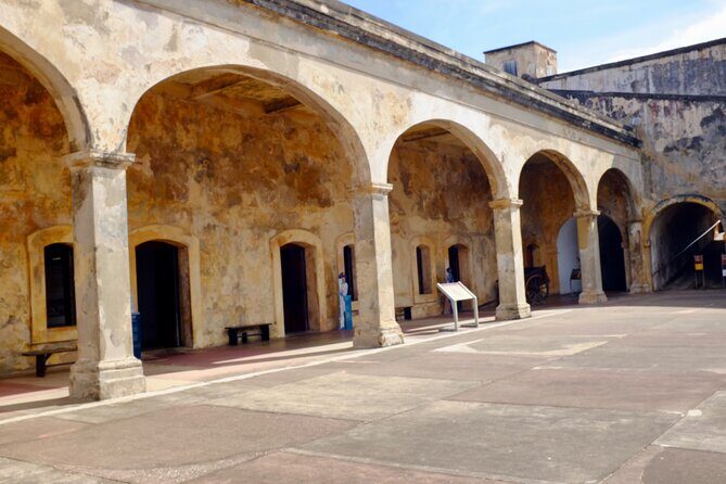 El Morro and San Cristobal Castles Old San Juan Walking Tour - Exploring Castillo San Cristóbal  