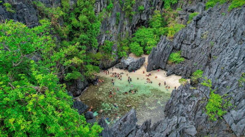 El Nido: Island Hopping and Snorkeling Private Boat Tour - Key Points