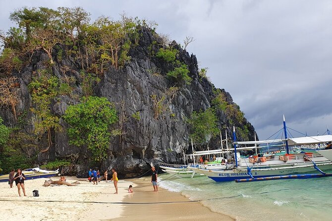 El Nido Island Hopping Tour a With Lunch - Included Amenities