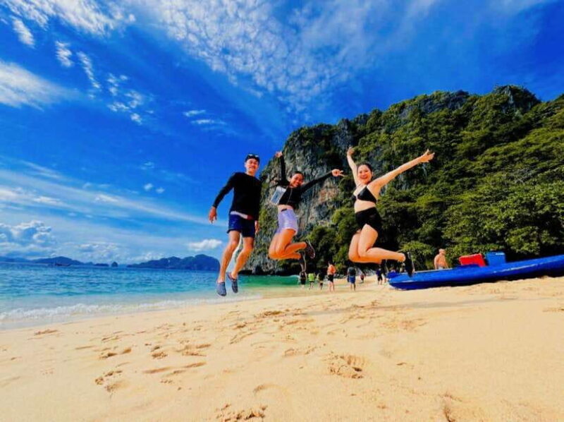El Nido: Private Customized Tour with Snake island & Caves - Key Points