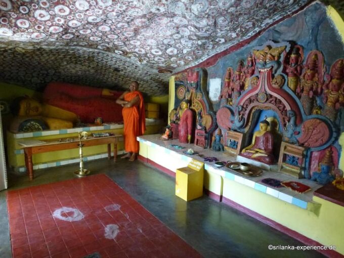 Ella- Private TukTuk Transfer to Ravana Cave & Ravana Temple - Visiting Ravana Temple