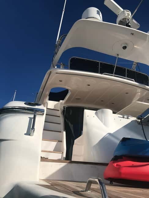 Elounda: VIP Motor Yacht Charter - 54 feet - 10 Guests - Key Points