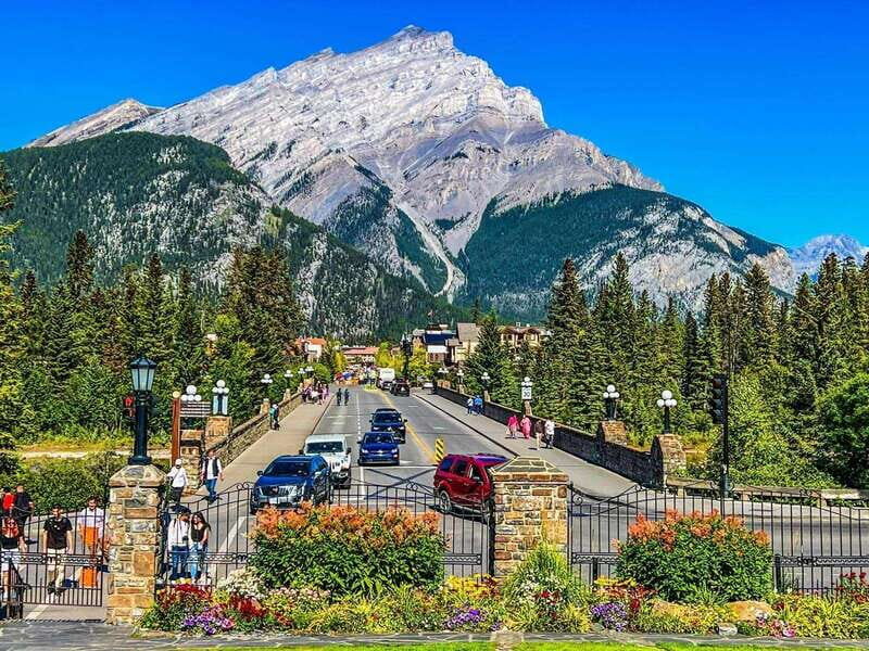 Emerald Lake, Moraine, Louise, Johnston Canyon & Banff Town - FAQ