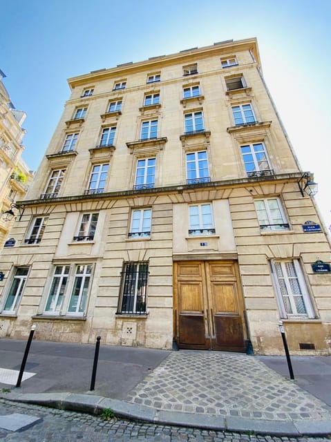 Emily's Paris Walking Tour: Explore the Show's Iconic Spots - Itinerary Highlights