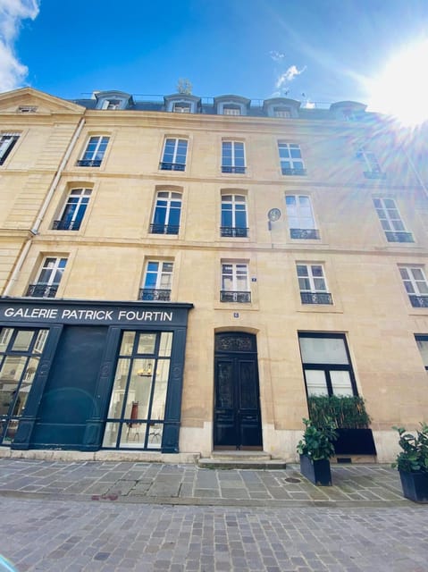 Emily's Paris Walking Tour: Explore the Show's Iconic Spots - The Bombardier English Pub