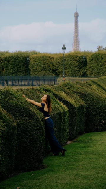 Emotion Capturer of Travel Photographer in Paris - Polaroid Photography Session