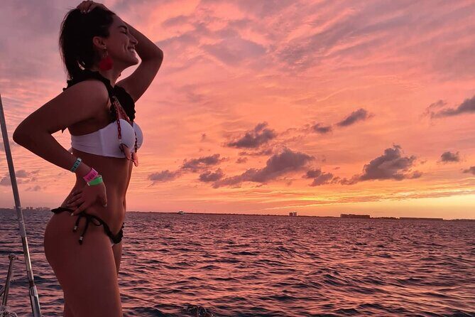 Enjoy the Sunset in Catamaran Unlimited - Sailing to Isla Mujeres from Cancún - Key Points