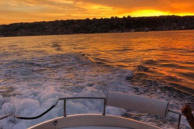 Enjoy the sunset in the Gulf of Naples with the Sunset Experience - The Experience in Detail