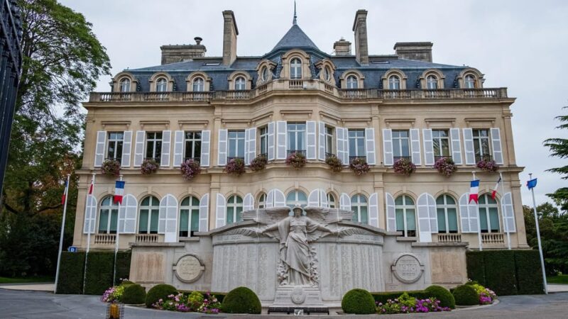 Epernay: Private Guided Tour of the Heart of Champagne - Guided Experience and Tasting