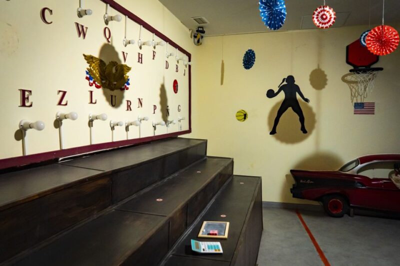 Escape Rooms 50S Rock and Roll at Holidayworld - Inclusions and Requirements