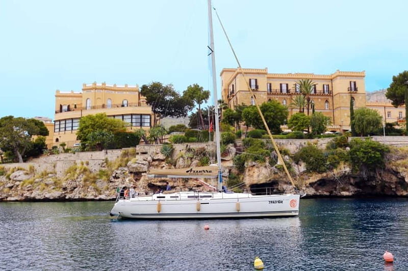Escursione di mezza di giornata in barca a vela - An introduction to this sailing experience