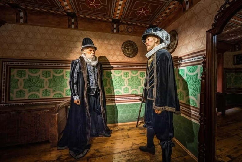 eský Krumlov: Wax Museum Entry Ticket - The Hall of Fame and Celebrity Encounters