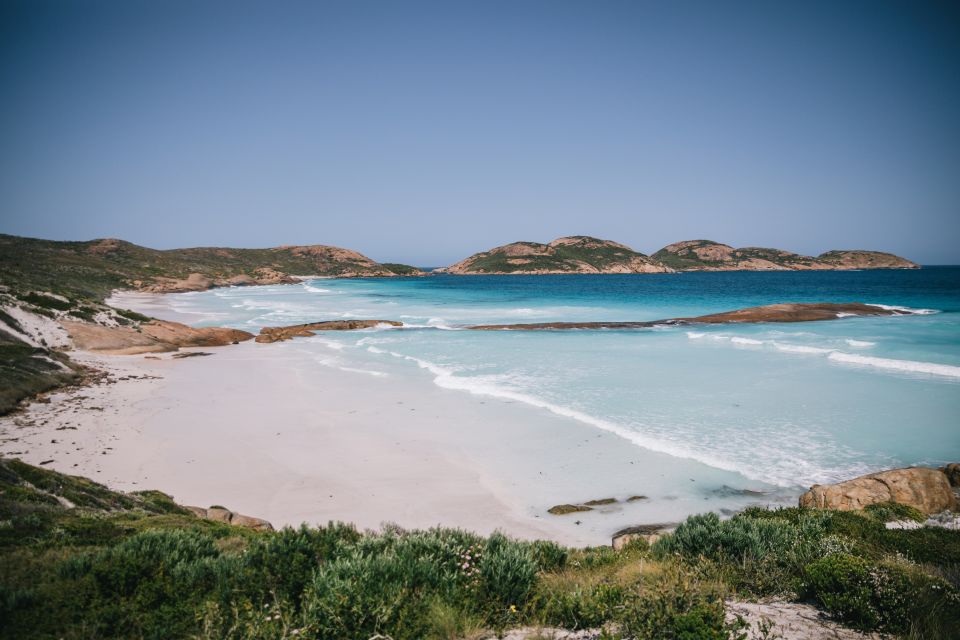 Esperance: Cape Le Grand Park 4x4 Tour and Pink Lakes Flight - Lunch at Condingup Tavern