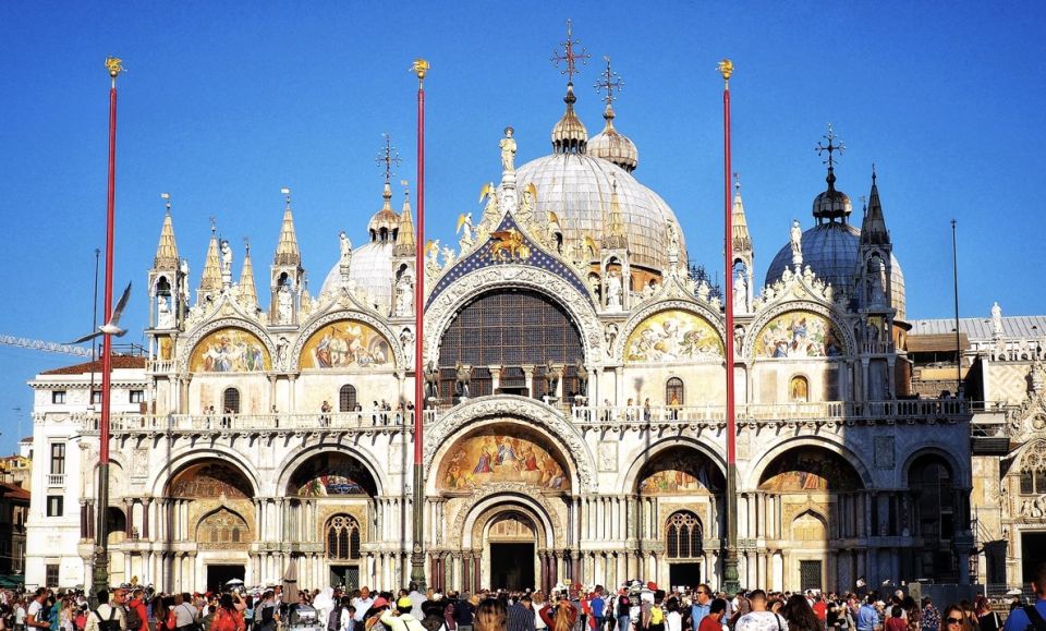 Essential Venice Tour: Highlights of the Floating City - Crossing the Bridge of Sighs