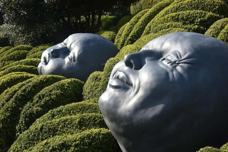 Etretat - Garden of Etretat & Cliffs - Voyage Privé - Discovering Étretat: A Coastal Masterpiece