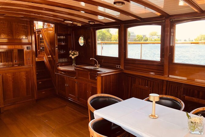 Evening Aperitif Tour Aboard the Motor Yacht Fitzgerald - Positive Customer Reviews