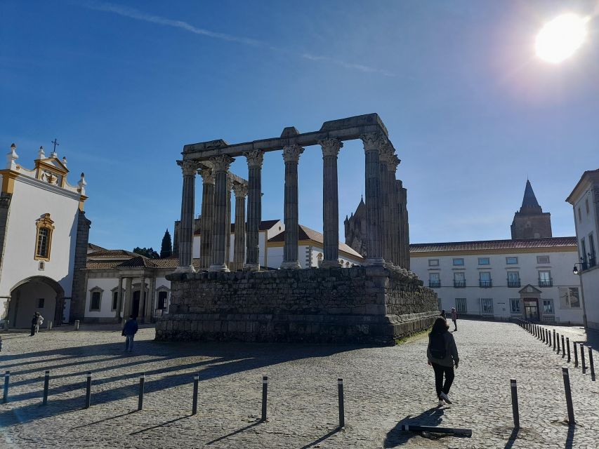 ÉVORA AND MONSARAZ FULL DAY PRIVATE TOUR BY CAR - Explore the Chapel of Bones