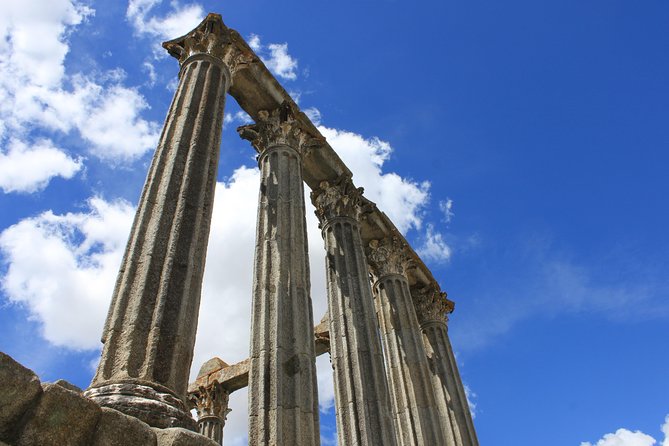 Évora & Arraiolos Small-Group Full Day Tour - Wander Through Charming Streets and Giraldo Square