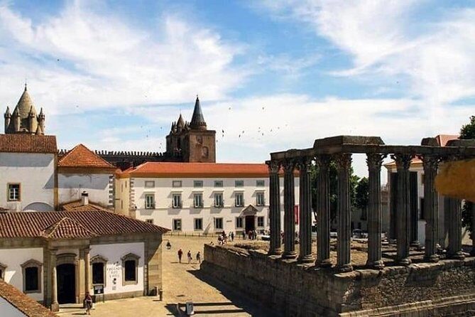Évora Full-Day Tour with Wine Tasting from Lisbon - Exploring Évora’s Historic Landmarks