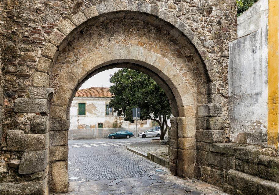 Évora Scavenger Hunt and Sights Self-Guided Tour - Important Booking Information
