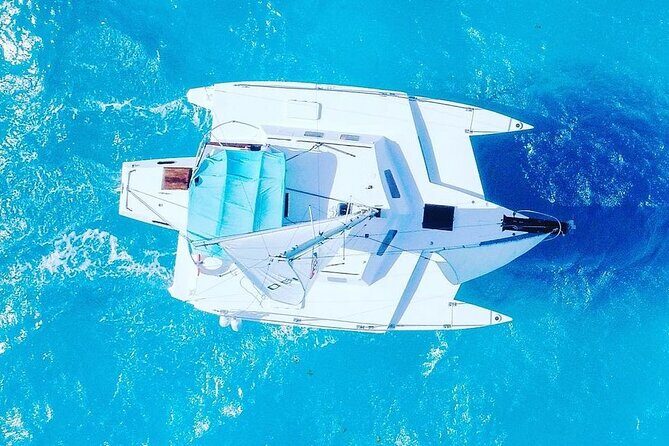 Exciting Catamaran Tour to Isla Mujeres, from Cancún! - The Crowd and the Experience