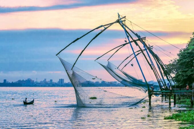 Exclusive, Cochin With Munnar Hill Station Tour (04 Days) - Transportation and Group Size