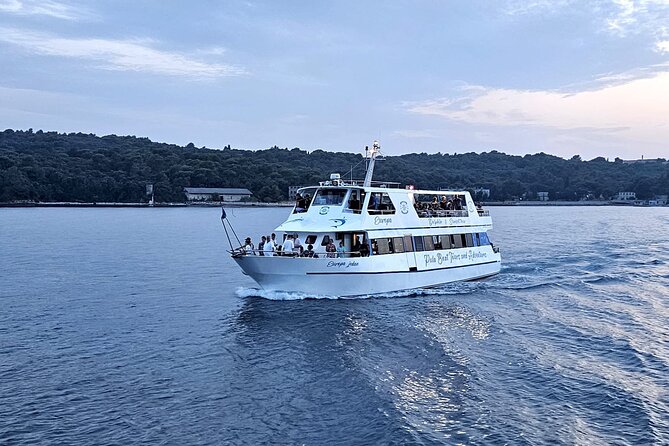 Exclusive Dolphin & Sunset Cruise With Dinner & Drinks From Pula - Cruise Capacity