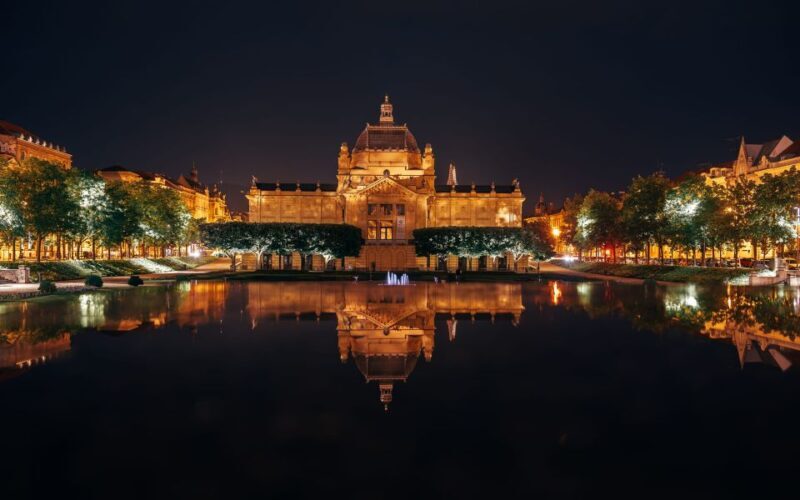 Exclusive old Zagreb walking tour - Key Points