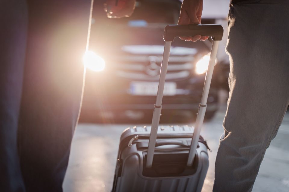Exclusive Private Transfer Braga / Guimarães - Porto Airport - Amenities and Booking Instructions