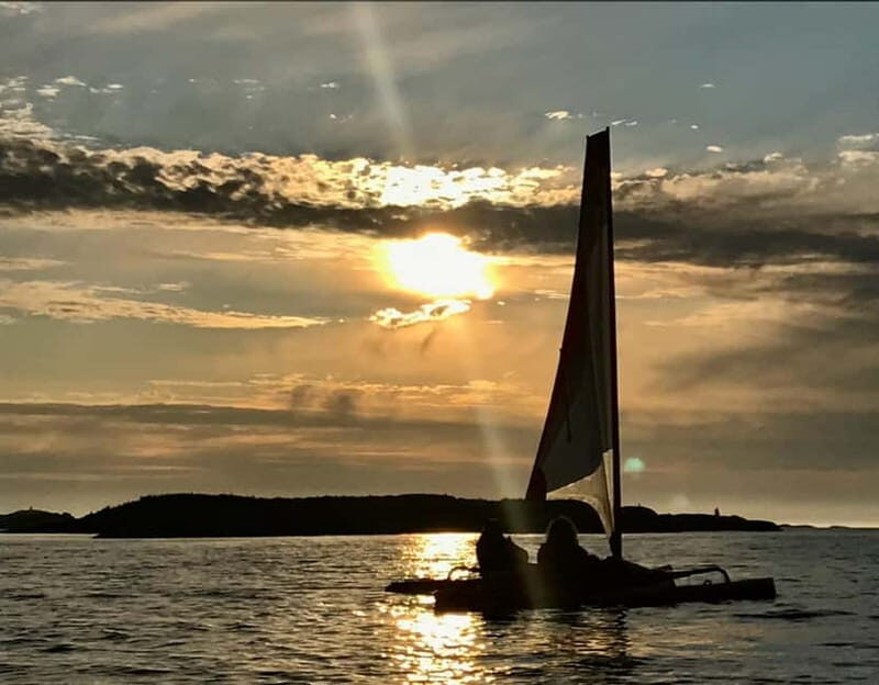 Exclusive to Norway, Sommarøy: Midnight sun in a Hobie sailing kayak. - Key Points