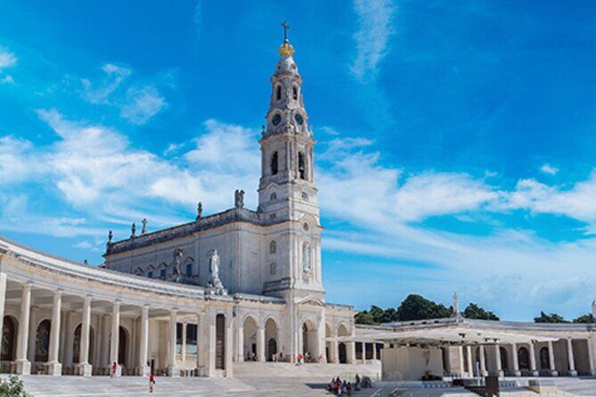 Excursion from Lisbon to Fátima Grutas Nazaré and Óbidos - Exploring the Lisbon to Fátima, Grutas, Nazaré, and Óbidos Tour: A Genuine Portuguese Experience