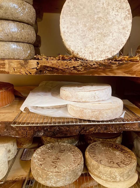 Experience a Farmers Market With an Ex-Chef & Sommelier - Breakfast at the Local Bakery