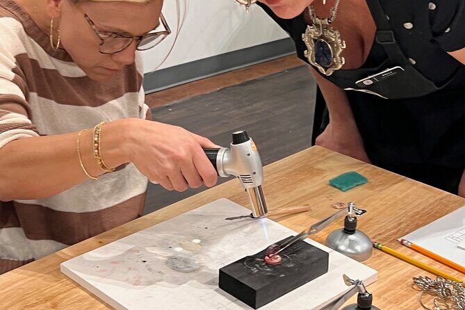 Experience Create your own jewelry workshop for beginners - An In-Depth Look at the Jewelry Workshop Experience