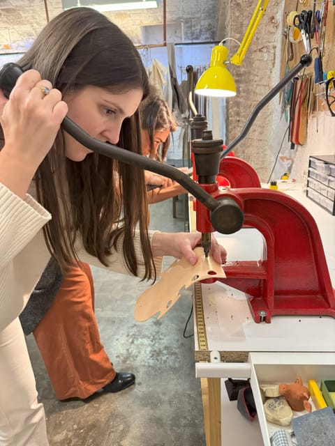 Experience in Leather Goods Workshop- Leather Accessory - Tools and Equipment