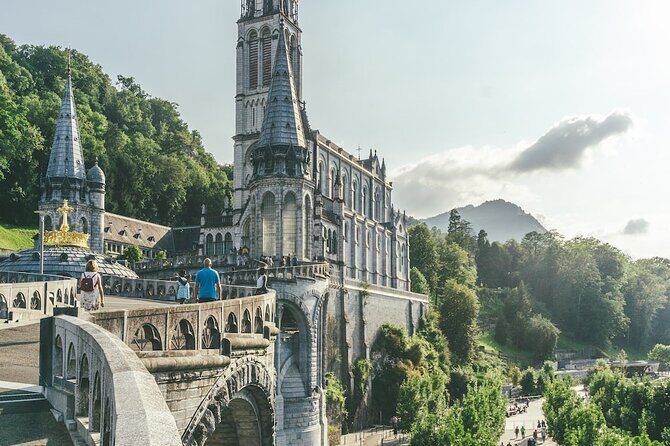 Experience Lourdes: Guided Tour & Convenient Transport - Transition to Pamplona: The Heart of Basque Culture