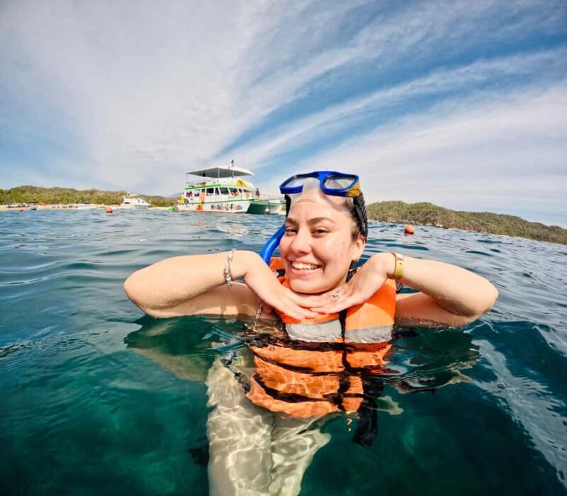 Experience the bays of Huatulco with a visit to Chachacual Beach - An In-Depth Look at the Tour